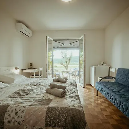 Bed & Breakfast Sobe Lusina